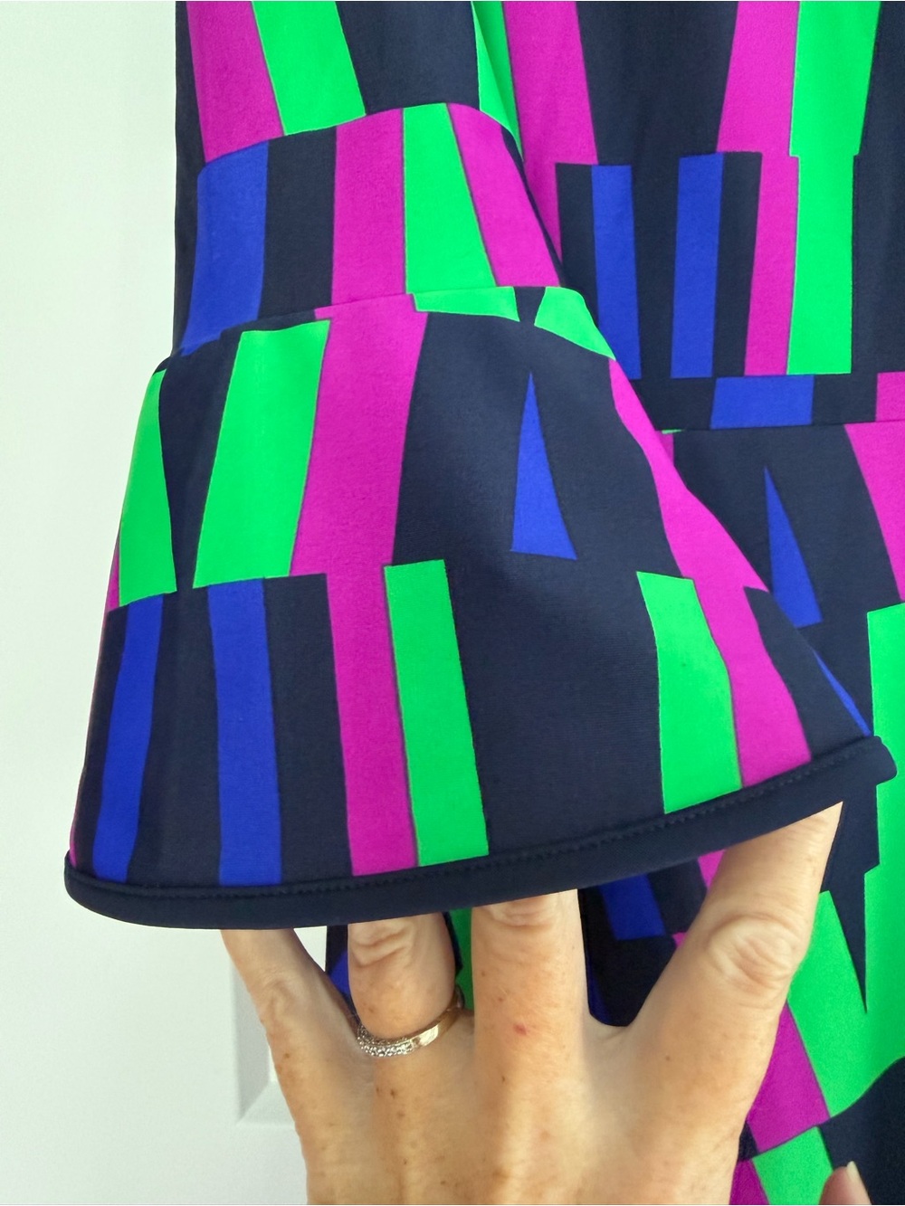 EUC Jude Connally Geometric Bell Sleeve Wrinkle Resistant Travel Dress, Medium - Picture 5 of 9